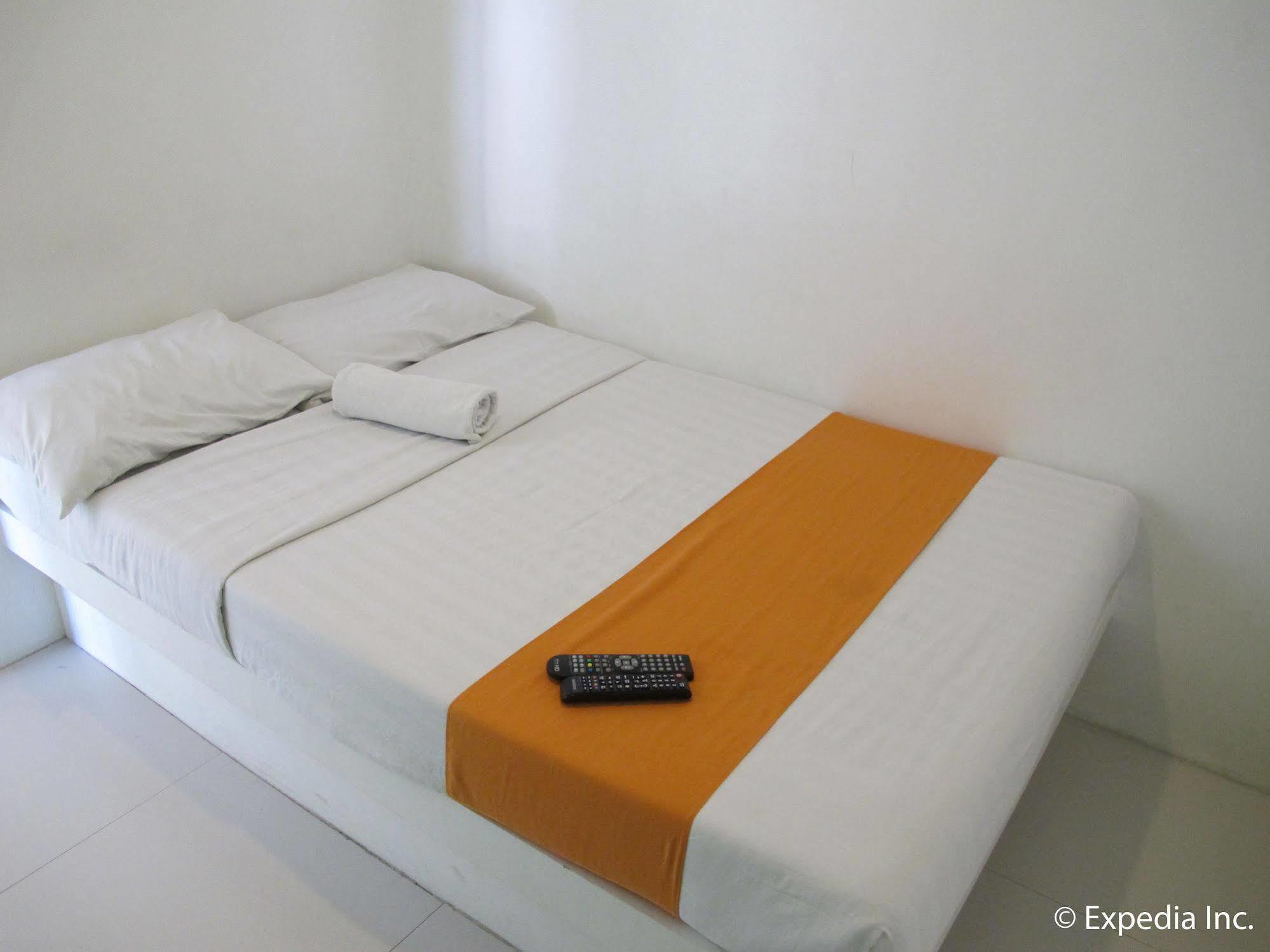 Islands Stay Hotels - Uptown Cebu Dış mekan fotoğraf